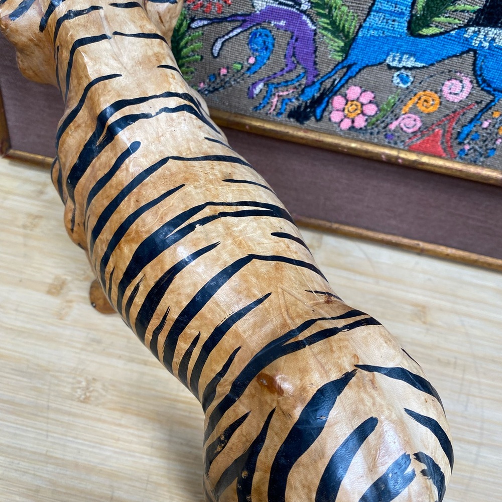 Vintage leather wrapped tiger statue figure 10” x 16” jungle cat sculpture - Picture 10 of 13